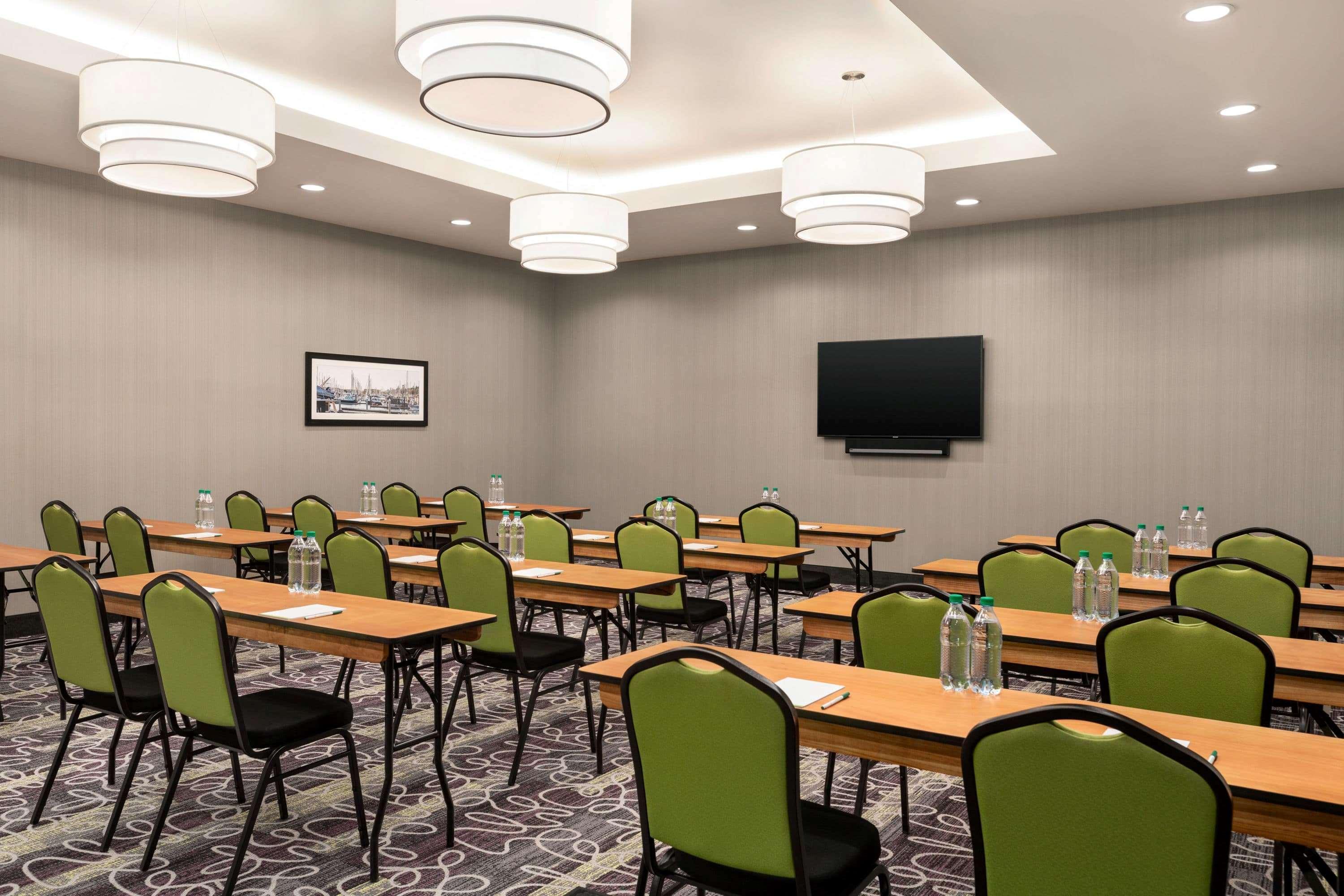 La Quinta Inn & Suites By Wyndham Burlington Exterior photo
